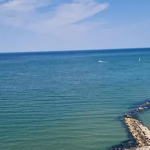 https://lamar-suites-seafront-apartments.riccione-hotels.org